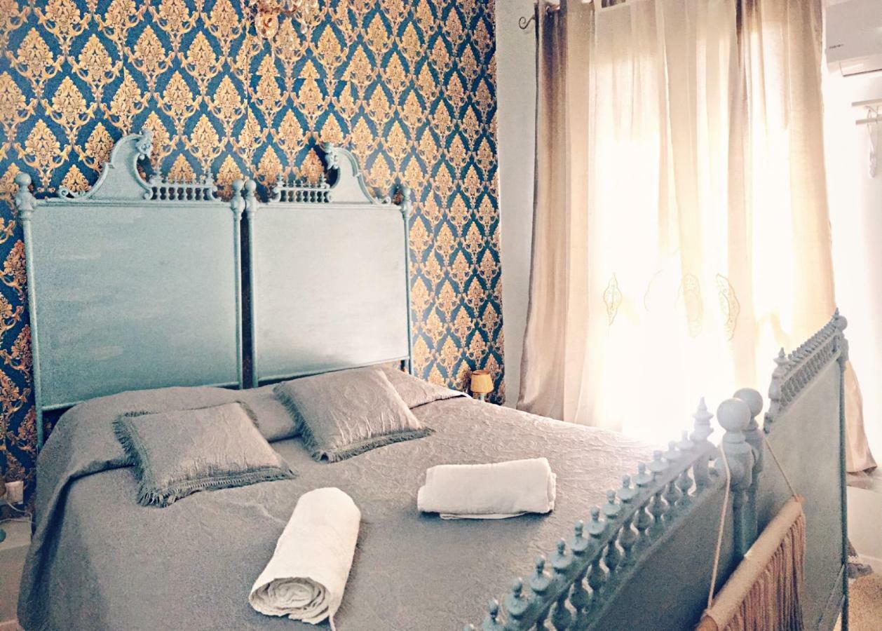 B&B Dimora Chic Gioia Tauro Værelse billede